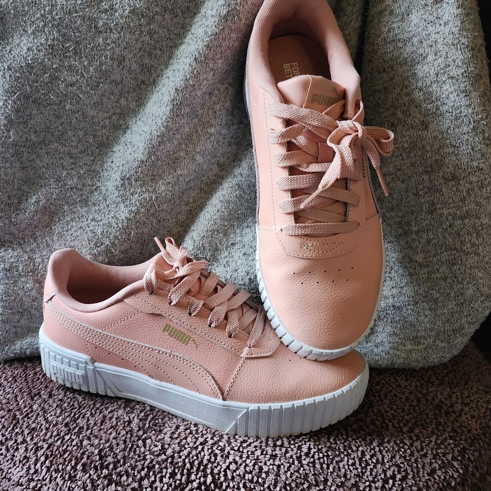 Puma Women's Peach Sneakers